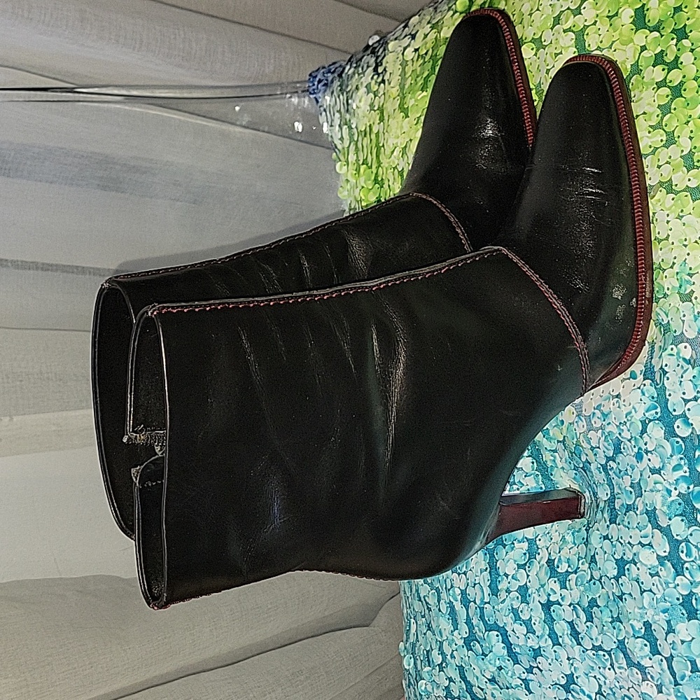 Tod's Black Leather Heeled Boots With Burgundy Trim Size 38.5